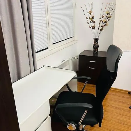 1bd Near Lions' Bridge + Desk *