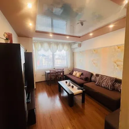 1bd Near Lions' Bridge + Desk Apartment