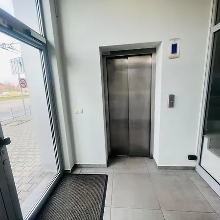 1bd Near Lions' Bridge + Desk *